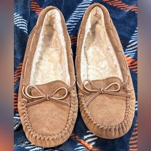 Comfy slippers, fur inside, used once, tan brown color, brand target, size 7